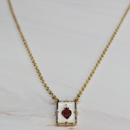 Collar con placa de corazón
